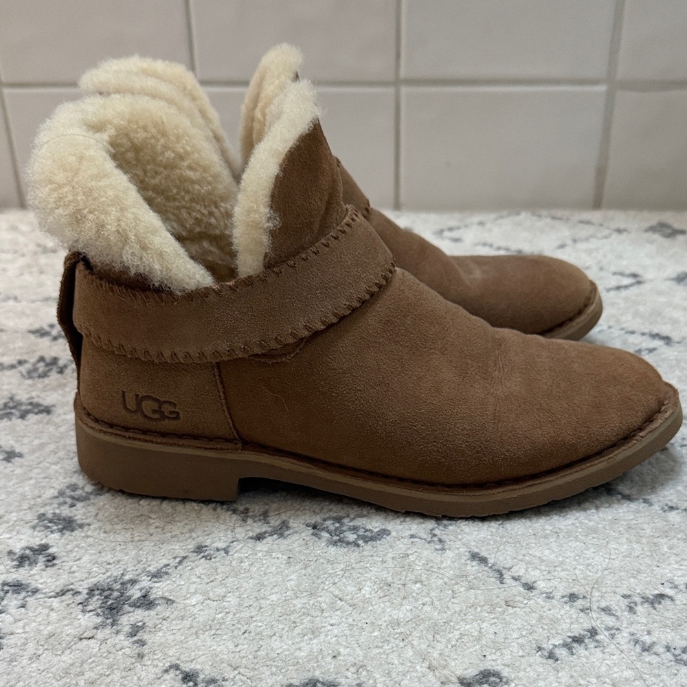 UGG women’s Tan Boots with Cream Fleece